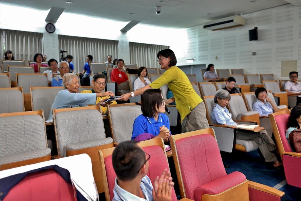 農委會林業試驗所伍淑惠助理研究員--東沙海漂種子 農委會林業試驗所伍淑惠助理研究員--東沙海漂種子