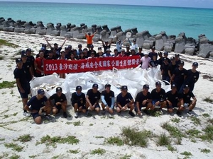 大家一起為東沙清除海灘廢棄物,還給東沙潔淨的海灘 大家一起為東沙清除海灘廢棄物,還給東沙潔淨的海灘