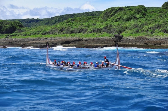 拜訪號–Si Mangavang於衝破海流詭譎多變的鵝鑾鼻海域航程中 拜訪號–Si Mangavang於衝破海流詭譎多變的鵝鑾鼻海域航程中