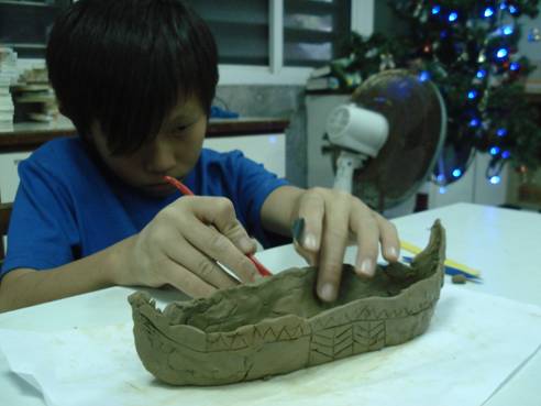 椰油國小學童以紙黏土體驗拼版舟製作 椰油國小學童以紙黏土體驗拼版舟製作