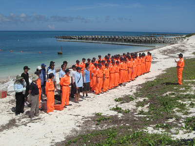 東沙巡防指揮部指揮參與本淨灘活動。 東沙巡防指揮部指揮參與本淨灘活動。