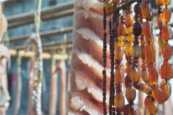 瑪瑙是過去族人結婚重要的聘禮之一 瑪瑙是過去族人結婚重要的聘禮之一