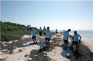 圖2:淨灘活動實錄 圖2:淨灘活動實錄