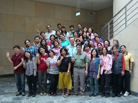 圖1.海管處楊處長模麟與教師合影 圖1.海管處楊處長模麟與教師合影