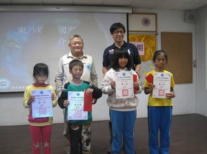 圖說:101年度海洋環境教育校園巡迴列車活動,首次於蘭嶼辦理,並結合「蘭嶼海洋文化繪圖比賽」頒獎。圖為蘭嶼國小。 圖說:101年度海洋環境教育校園巡迴列車活動,首次於蘭嶼辦理,並結合「蘭嶼海洋文化繪圖比賽」頒獎。圖為蘭嶼國小。