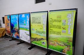 圖4.發表會場外陳列海洋國家公園之介紹海報1 圖4.發表會場外陳列海洋國家公園之介紹海報1