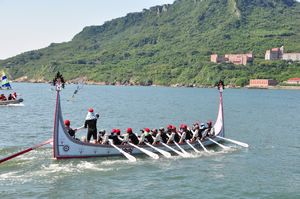 拜訪號划進了海天一色的西子灣 拜訪號划進了海天一色的西子灣