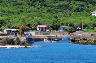 Si Mangavang拜訪號進入鼻頭漁港 Si Mangavang拜訪號進入鼻頭漁港