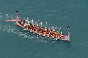 雅美勇士平均以每小時6節的速度橫渡黑潮,往台灣前進。 雅美勇士平均以每小時6節的速度橫渡黑潮,往台灣前進。