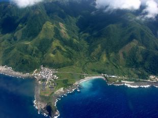 雅美人千百年來以永續利用自然資源的生活方式,讓蘭嶼至今仍保有原始的自然風貌 雅美人千百年來以永續利用自然資源的生活方式,讓蘭嶼至今仍保有原始的自然風貌