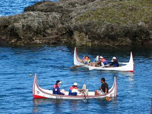 部分部落在非飛魚季期間提供遊客划拼板舟體驗 部分部落在非飛魚季期間提供遊客划拼板舟體驗
