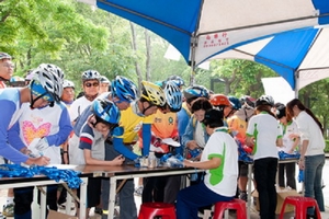 圖說1:民眾踴躍報到。 圖說1:民眾踴躍報到。