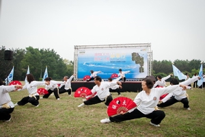 圖說2:精彩的社區居民表演。 圖說2:精彩的社區居民表演。