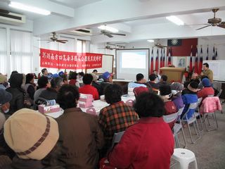 圖說4:3月23日澎湖南方四島海洋國家公園民眾說明會--望安場代表會謝南進主席與會(海管處提供)。 圖說4:3月23日澎湖南方四島海洋國家公園民眾說明會--望安場代表會謝南進主席與會(海管處提供)。