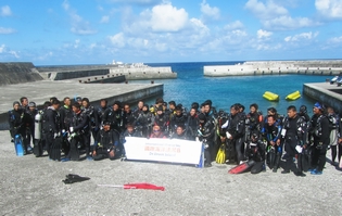 參與2010綠島國際海洋清潔日活動大合照-地點中寮漁港 參與2010綠島國際海洋清潔日活動大合照-地點中寮漁港