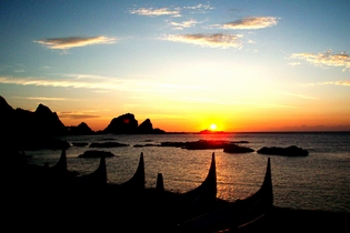 蘭嶼東清灣的日出1 (圖片:蘭嶼鄉公所提供) 蘭嶼東清灣的日出1 (圖片:蘭嶼鄉公所提供)