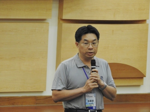 Director Chang Wei-chuan of the National Park Division, Construction and Planning Agency, Ministry of the Interior, serving as moderator for the morning session on July 5 (Provided by Marine National Park Headquarters)