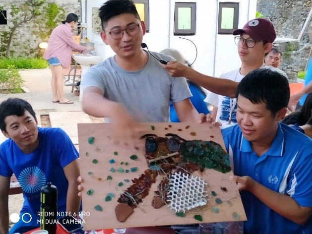 Members creating art works from ocean debris