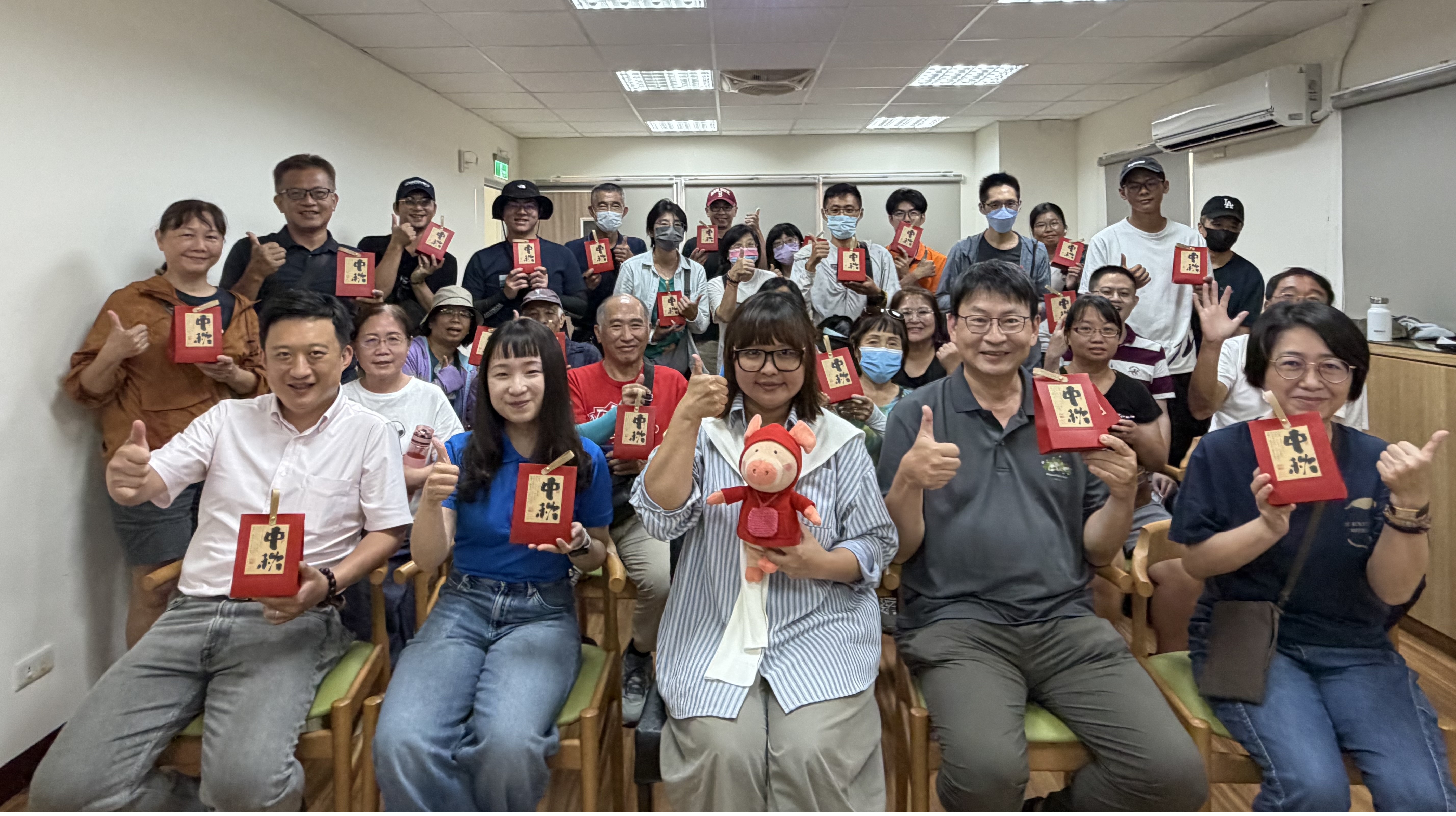 圖2、講師提前送上中秋祝福,為講座留下美好紀念